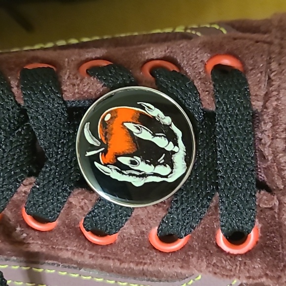 VANS DISNEY VELVET SHOES WOMENS SIZE 9/ MENS SIZE 7.5 new with tag - Picture 2 of 15